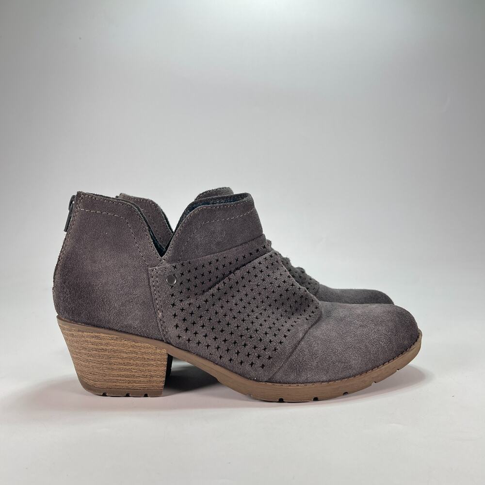 Earth Origins Oakland Amanda Grey Suede Perforated Ankle Booties Womens Size 11M
